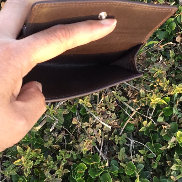SOLD 🎁🎁🎁🎁🎁Trifold Coach Wallet - Picture 9 of 13